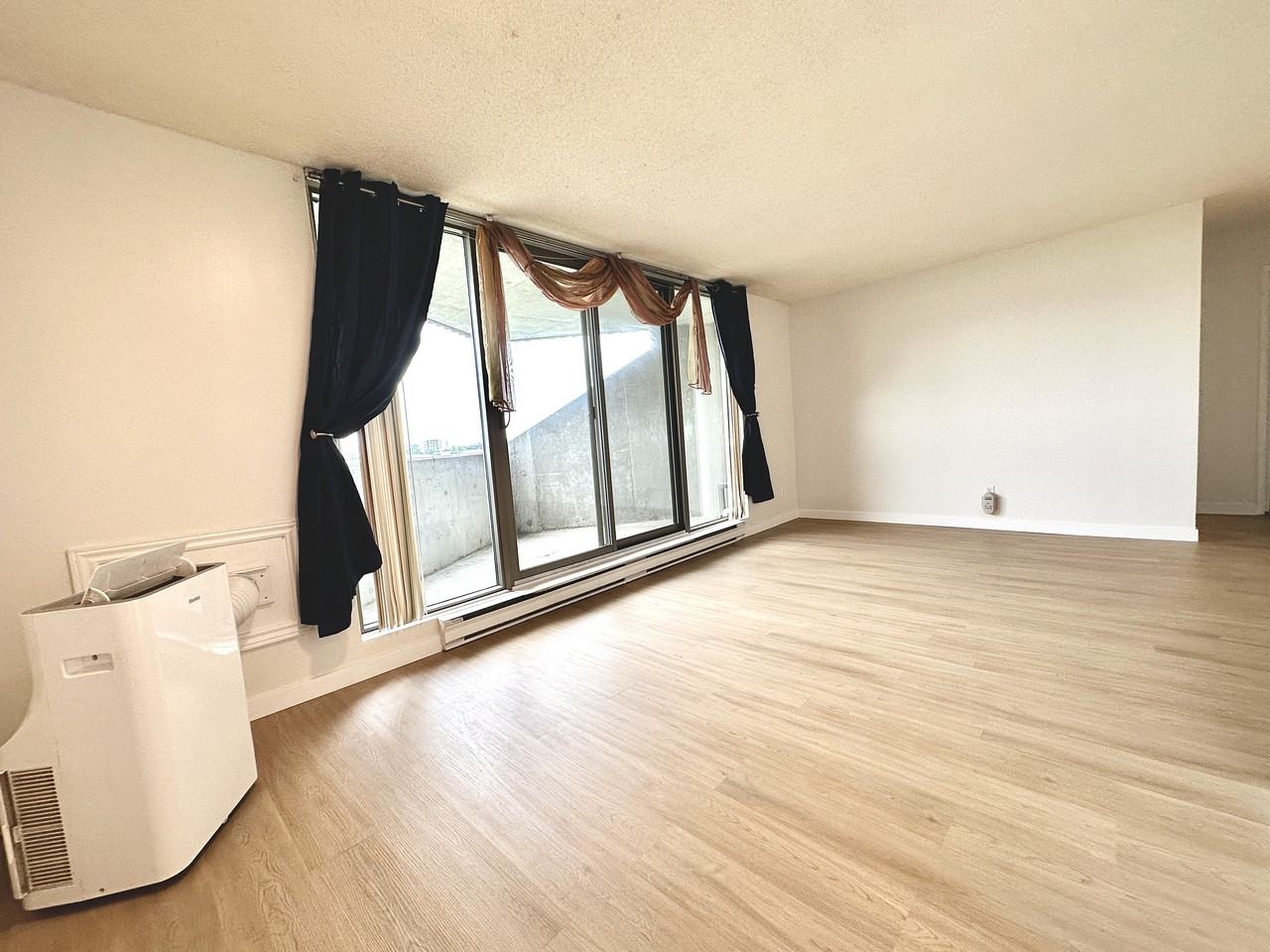 1103 Jalna Boulevard - Photo 2 of 12