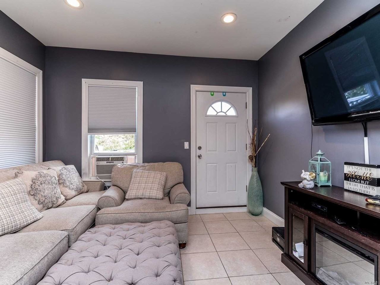 148 West Market Street - Photo 3 of 11