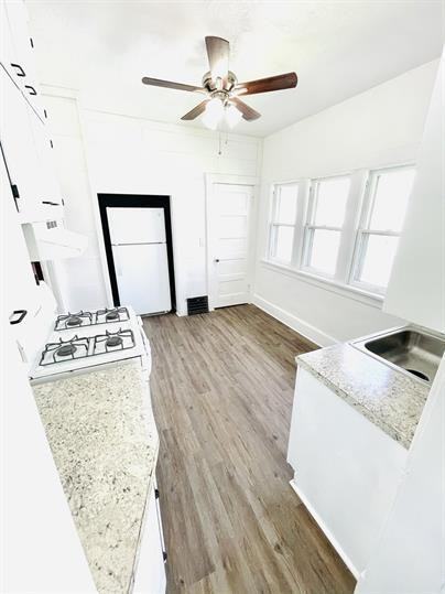856 S Lincoln Ave - Photo 3 of 10