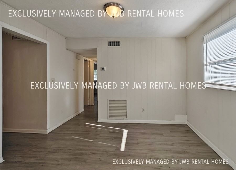 2319 Almeda St - Photo 2 of 8