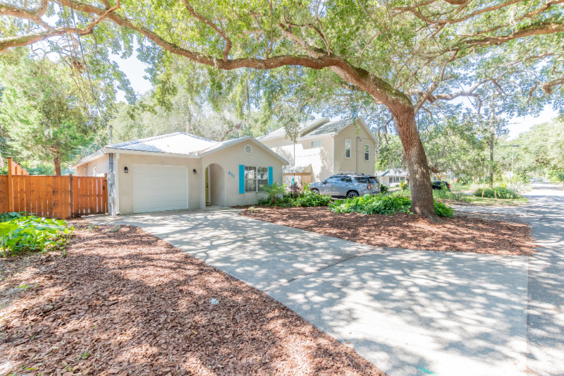 411 E St - Photo 2 of 46