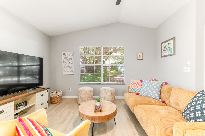 411 E St - Photo 3 of 46