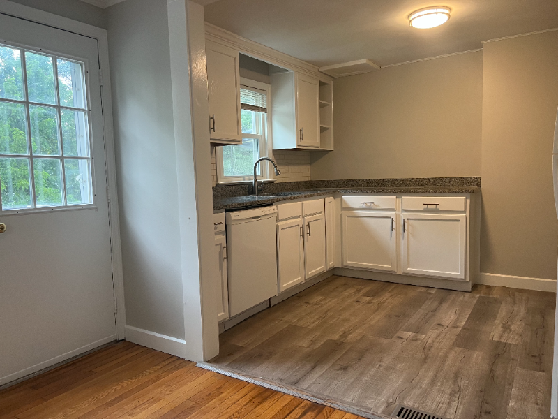 93 Brooks St - Photo 3 of 10