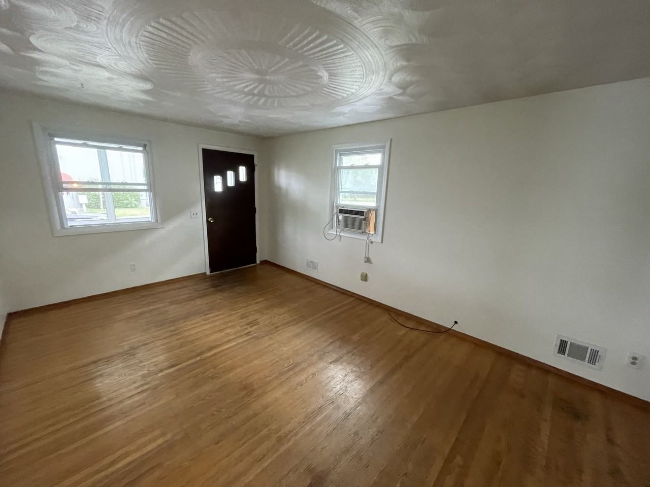 320 East Chestnut Street - Photo 3 of 8