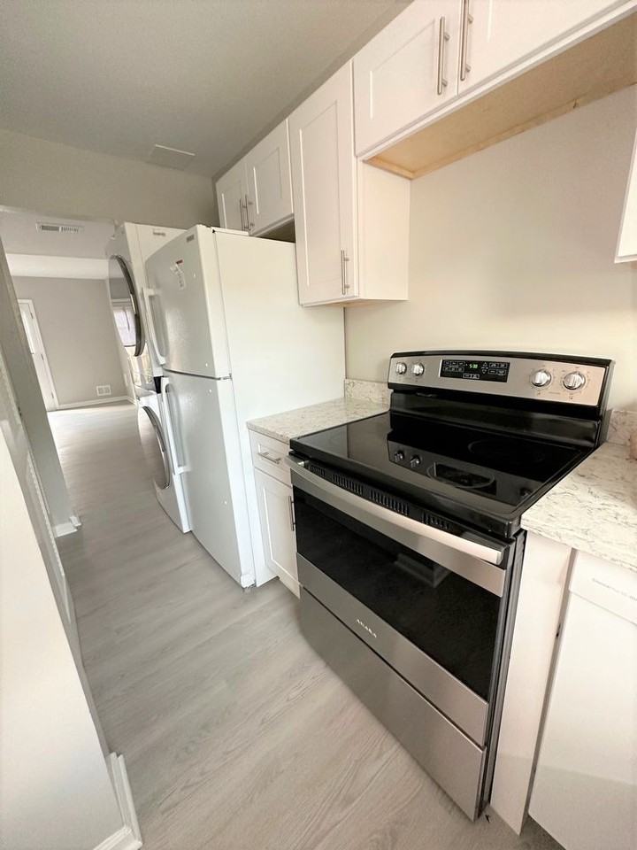 328 Jackson St - Photo 3 of 8