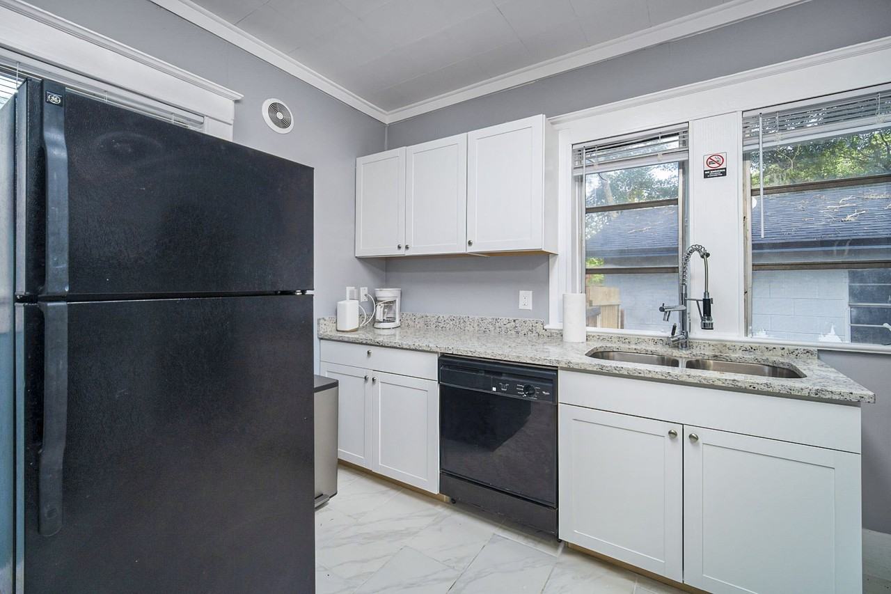 Hawthorne St - Photo 7 of 23