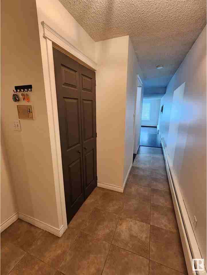 1 Bedroom 1 Bathroom Downtown - Photo 3 of 31