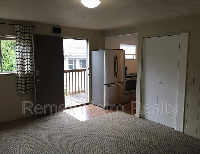 4325 Dayton Ave N #1-2 - Photo 3 of 8