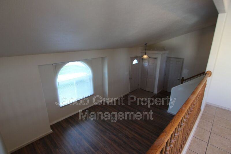 4240 Willow Canyon Dr - Photo 4 of 19