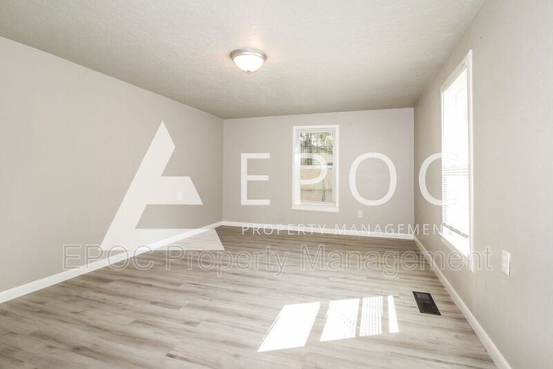 704 Tiffin Ave - Photo 2 of 15