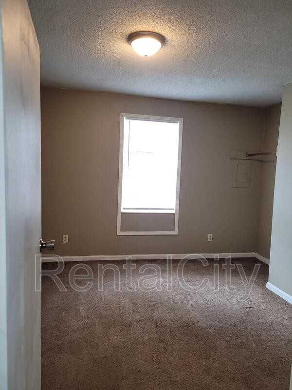 1008 Tucker St - Photo 2 of 17