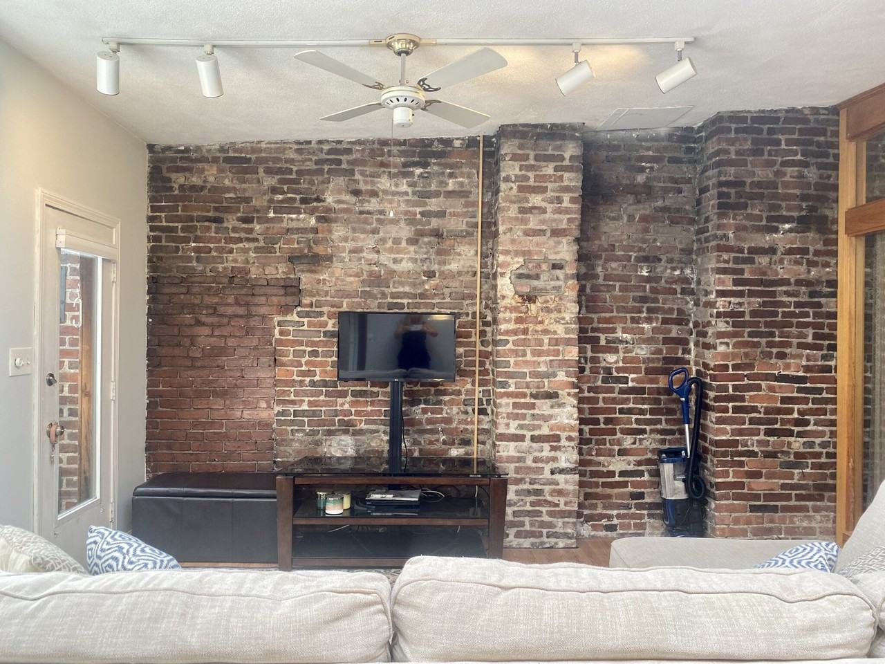 440 Hanover St #5D - Photo 2 of 19