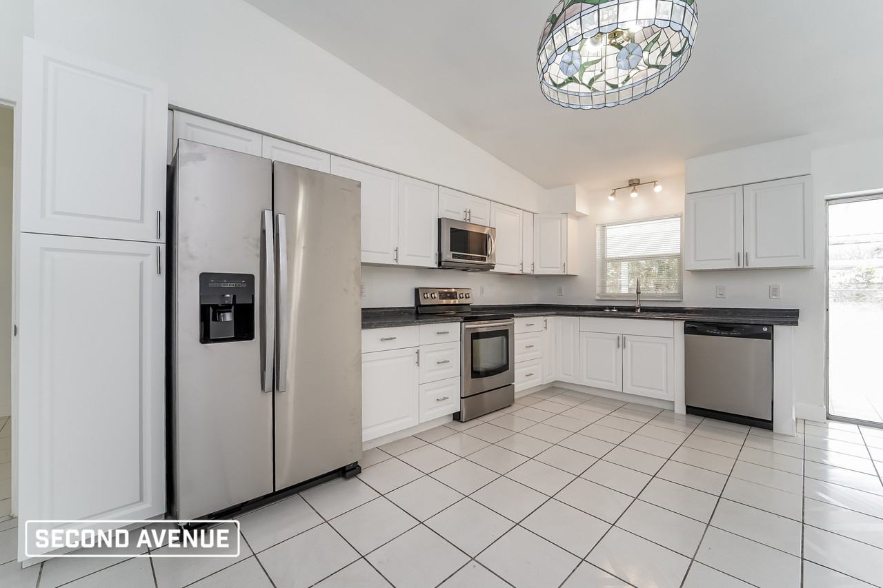 8617 Shumock Ave - Photo 4 of 17