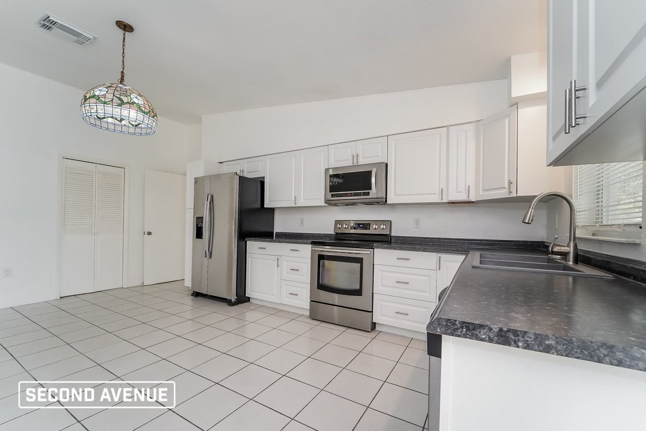 8617 Shumock Ave - Photo 5 of 17
