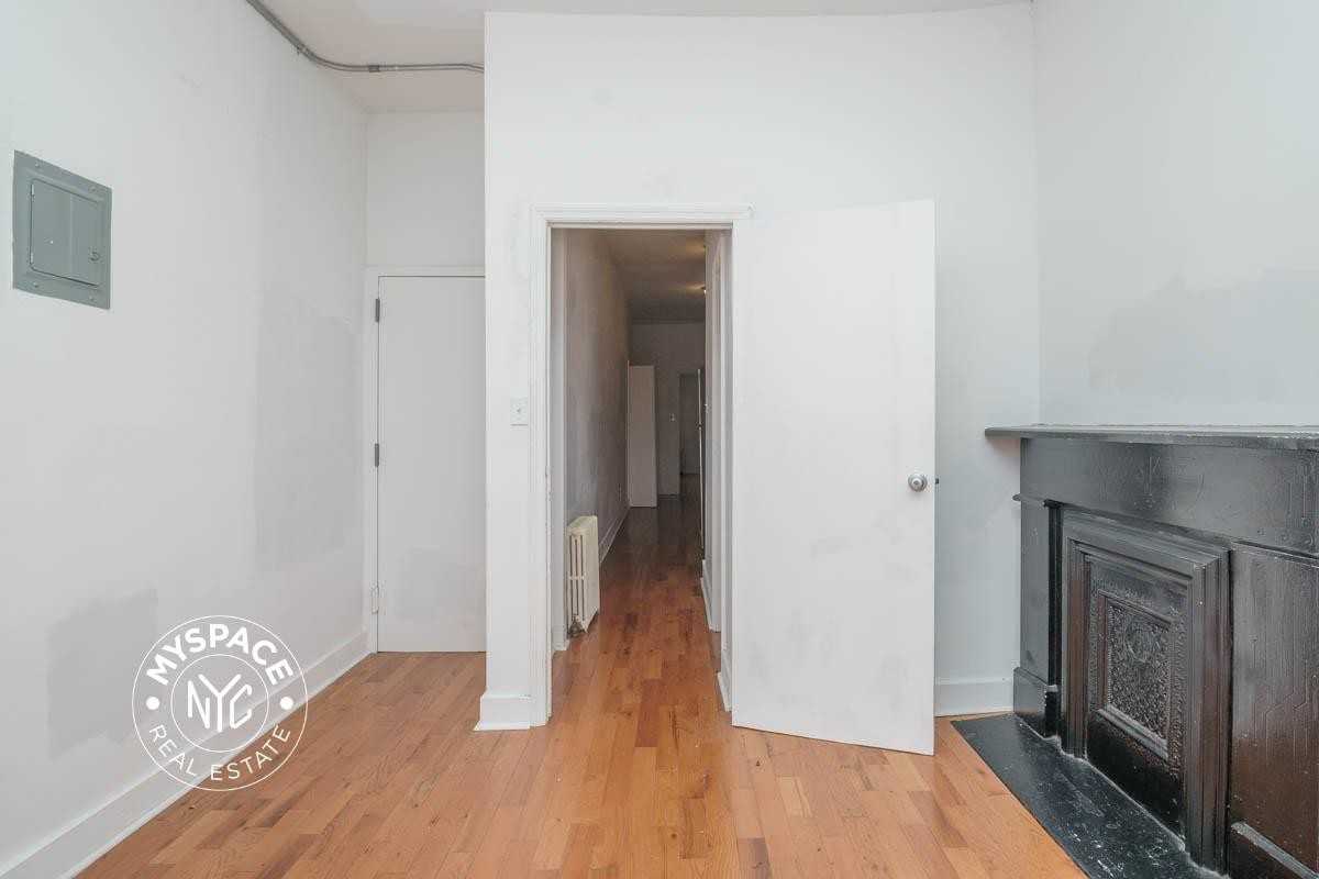 369 Menahan St #3R - Photo 6 of 11