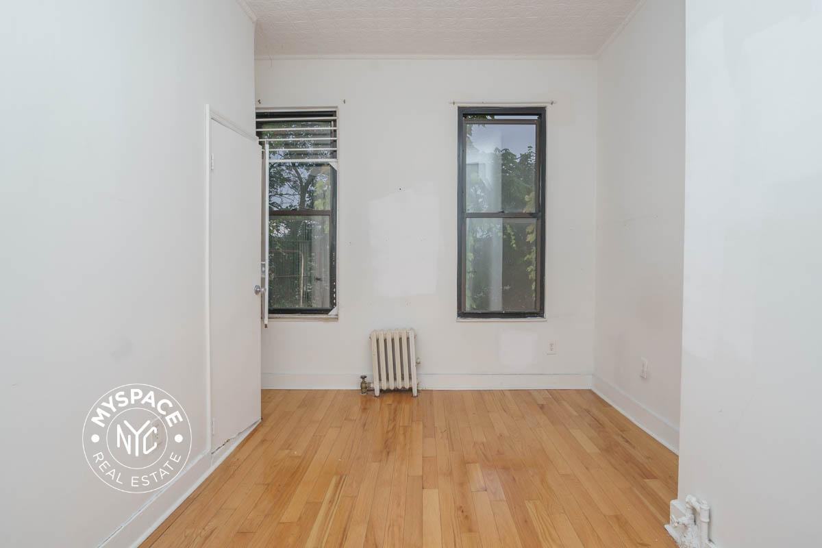 369 Menahan St #3R - Photo 7 of 11