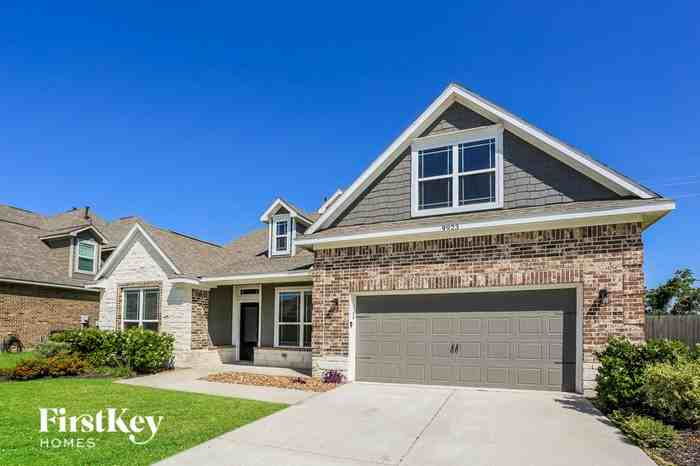 9923 Oaklawn Dr - Photo 2 of 15