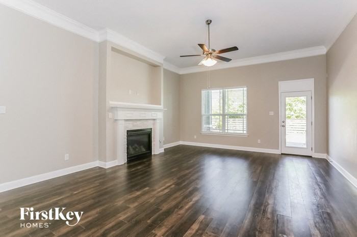 9923 Oaklawn Dr - Photo 3 of 15