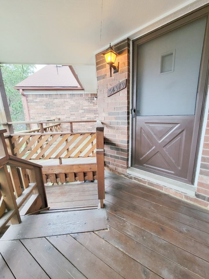 34919 Hamilton Dr #1UNIT4 - Photo 2 of 11