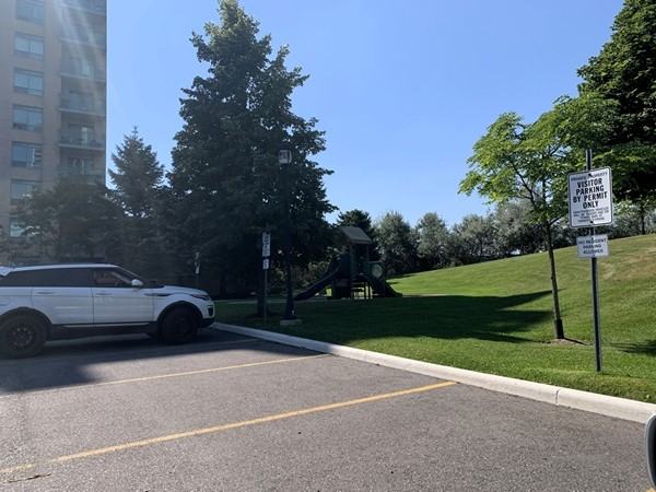 The Gates of Bayview Glen V - Photo 3 of 11