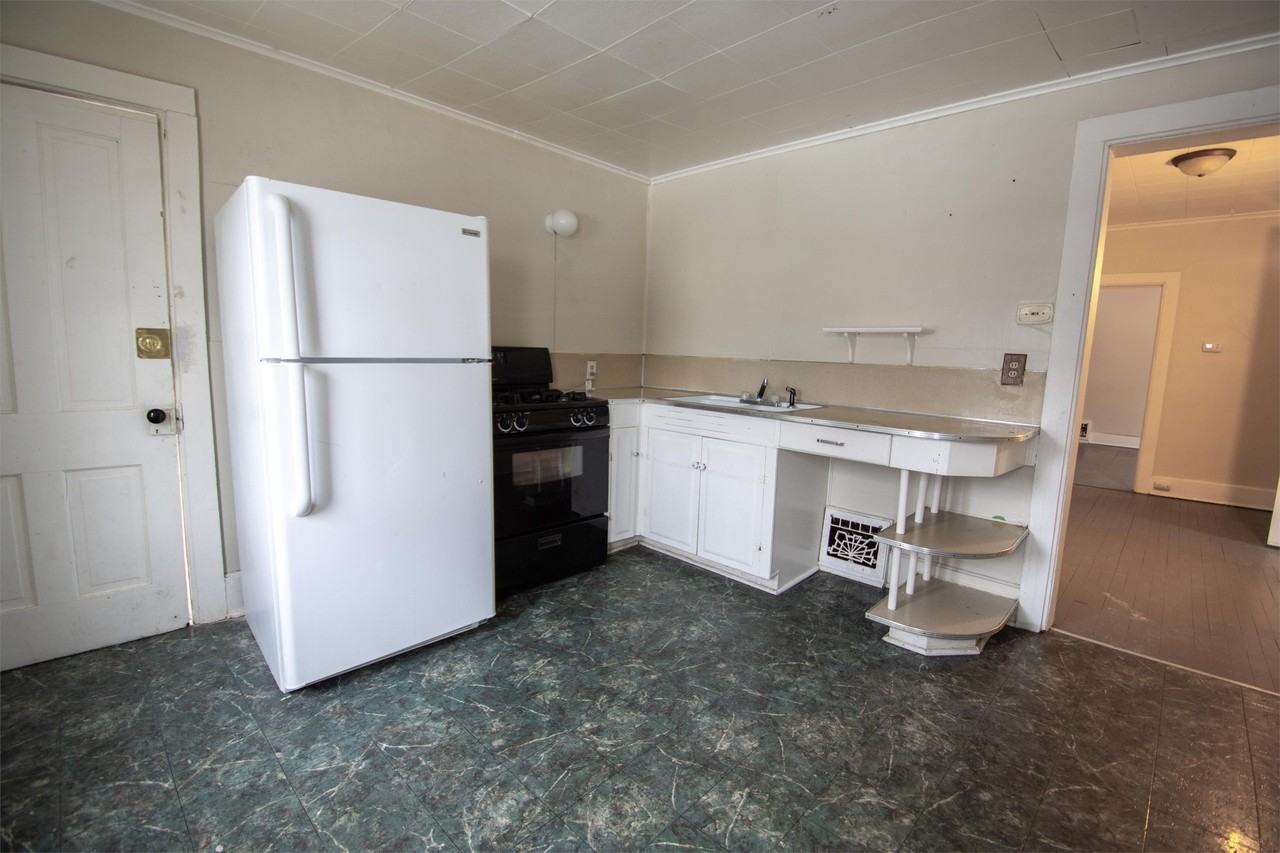 127 Woodlawn Ave Apt B #B - Photo 2 of 9
