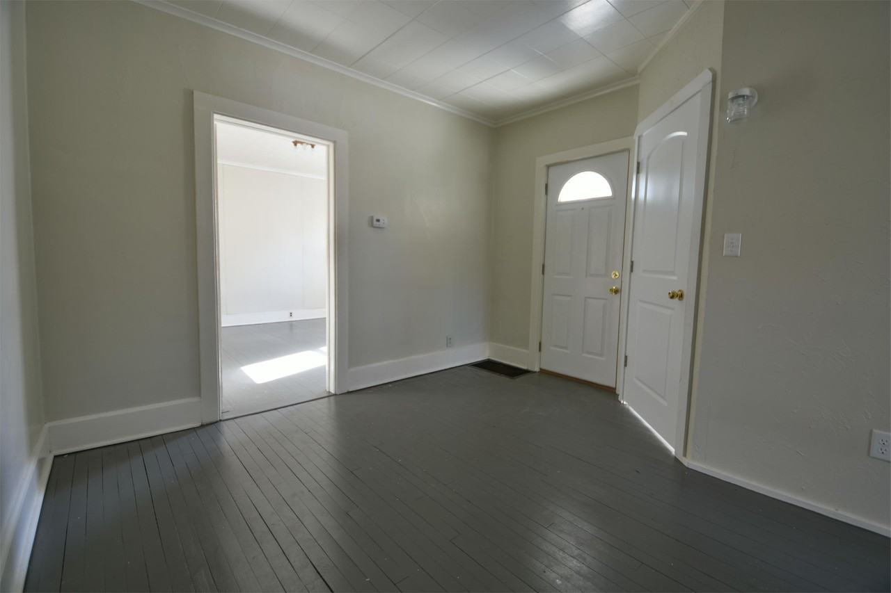 127 Woodlawn Ave Apt B #B - Photo 3 of 9