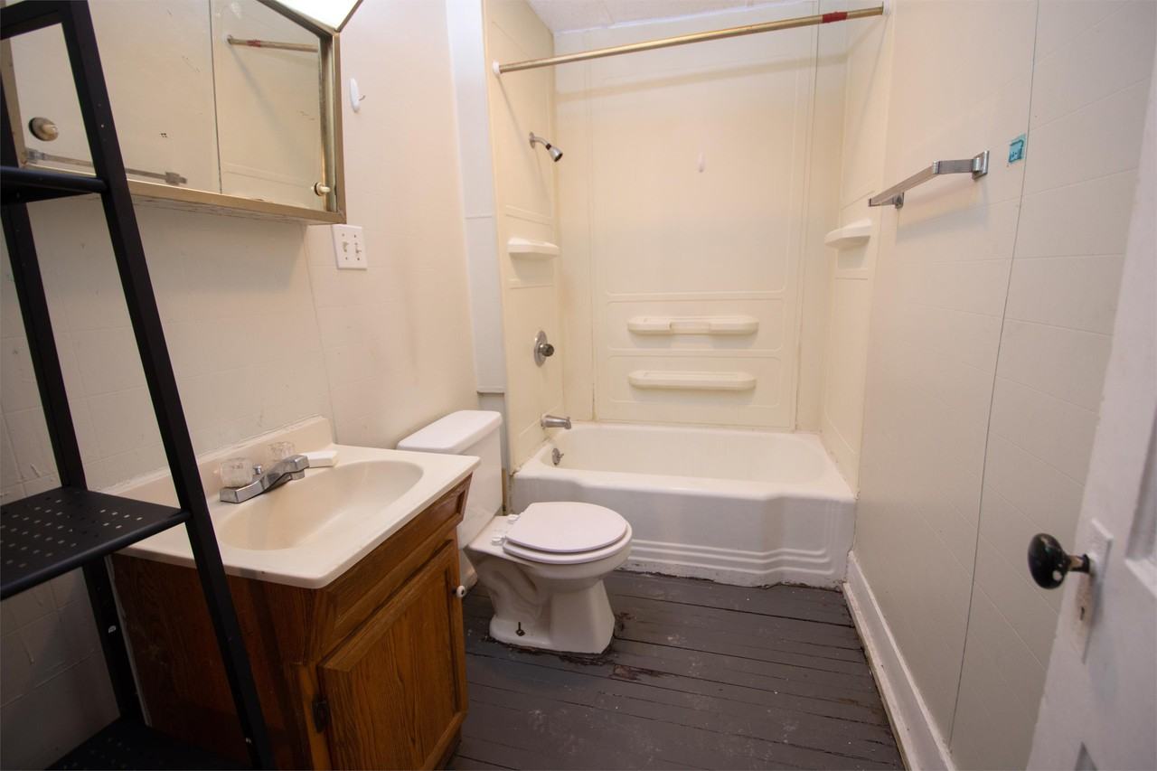 127 Woodlawn Ave Apt B #B - Photo 4 of 9