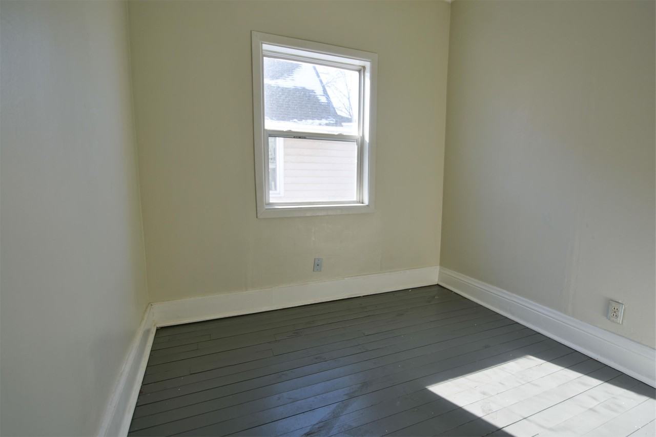 127 Woodlawn Ave Apt B #B - Photo 7 of 9