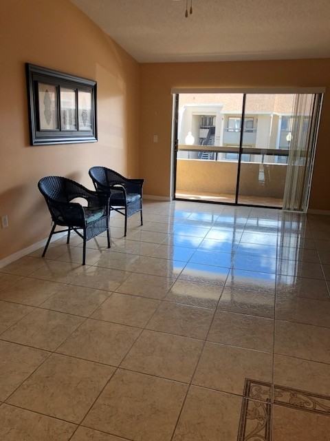 5283 Vineland Rd - Photo 2 of 8