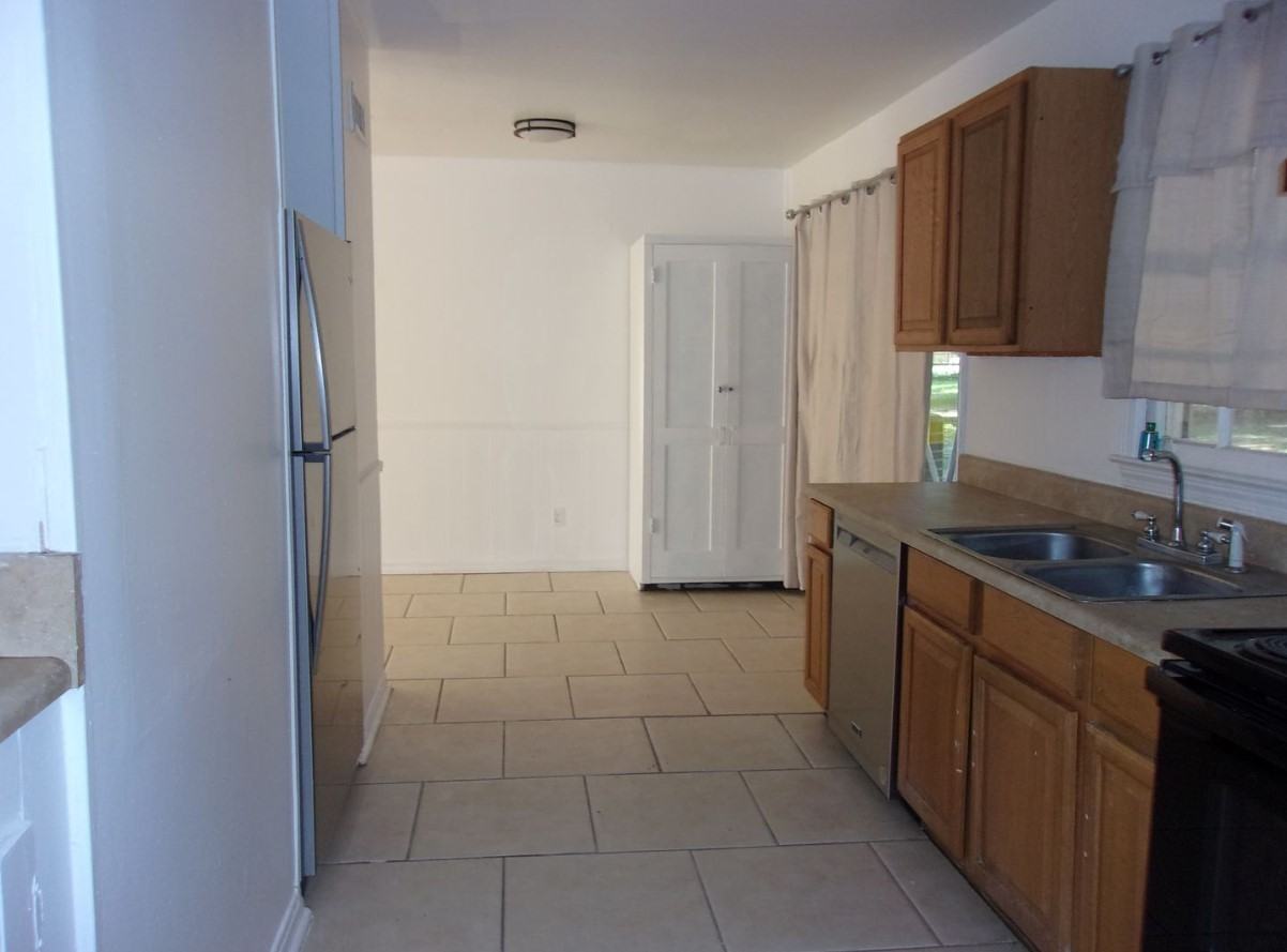 1575 Cody Rd N #1 - Photo 3 of 4