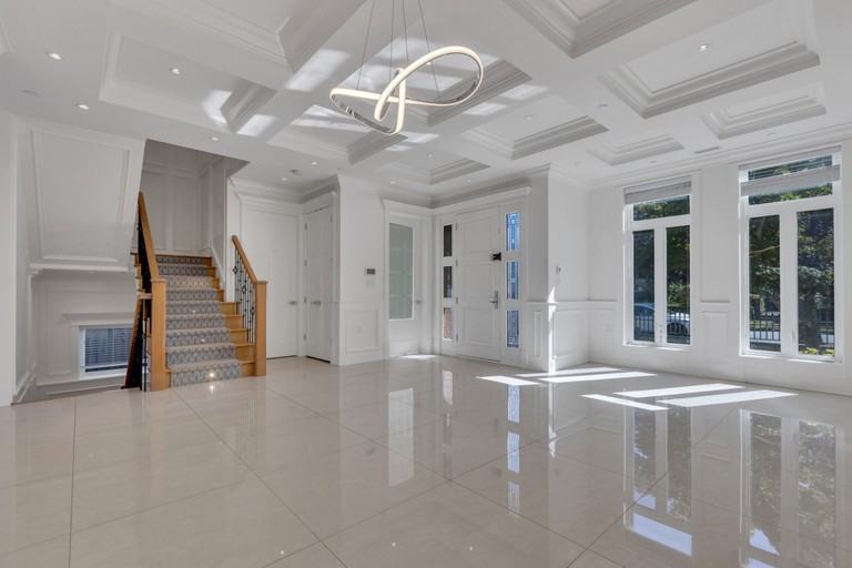 2923 23rd Ave W - Photo 3 of 30