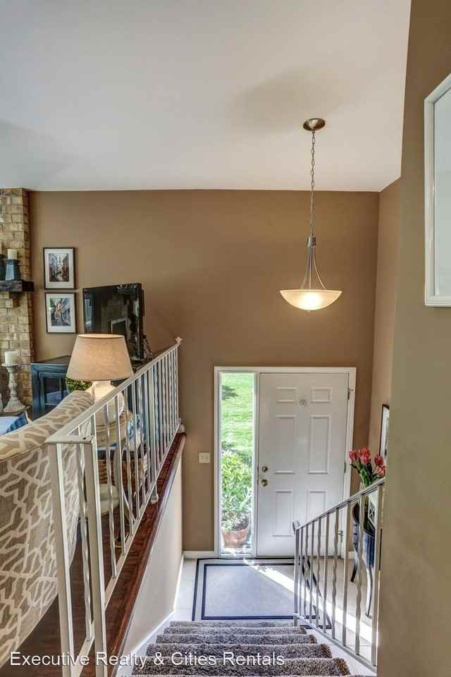 10364 Balsam Ln - Photo 2 of 17