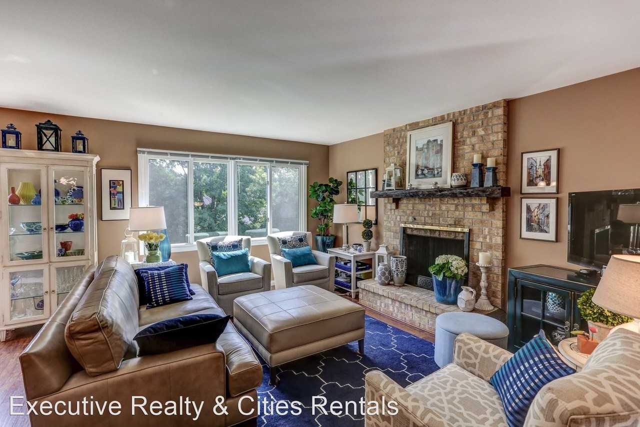 10364 Balsam Ln - Photo 3 of 17