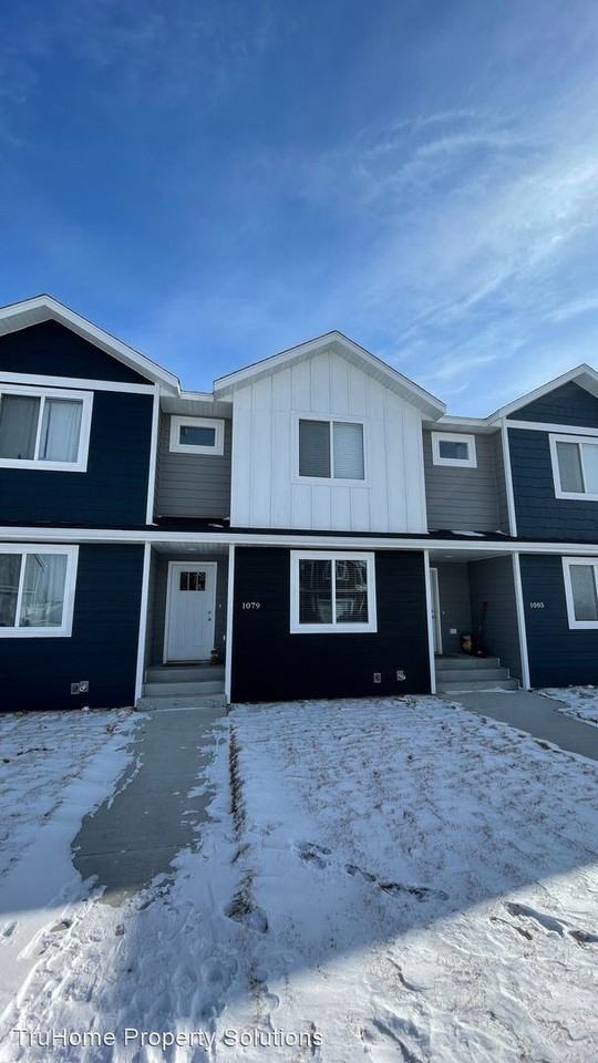 1079 Thames Ct - Photo 2 of 23