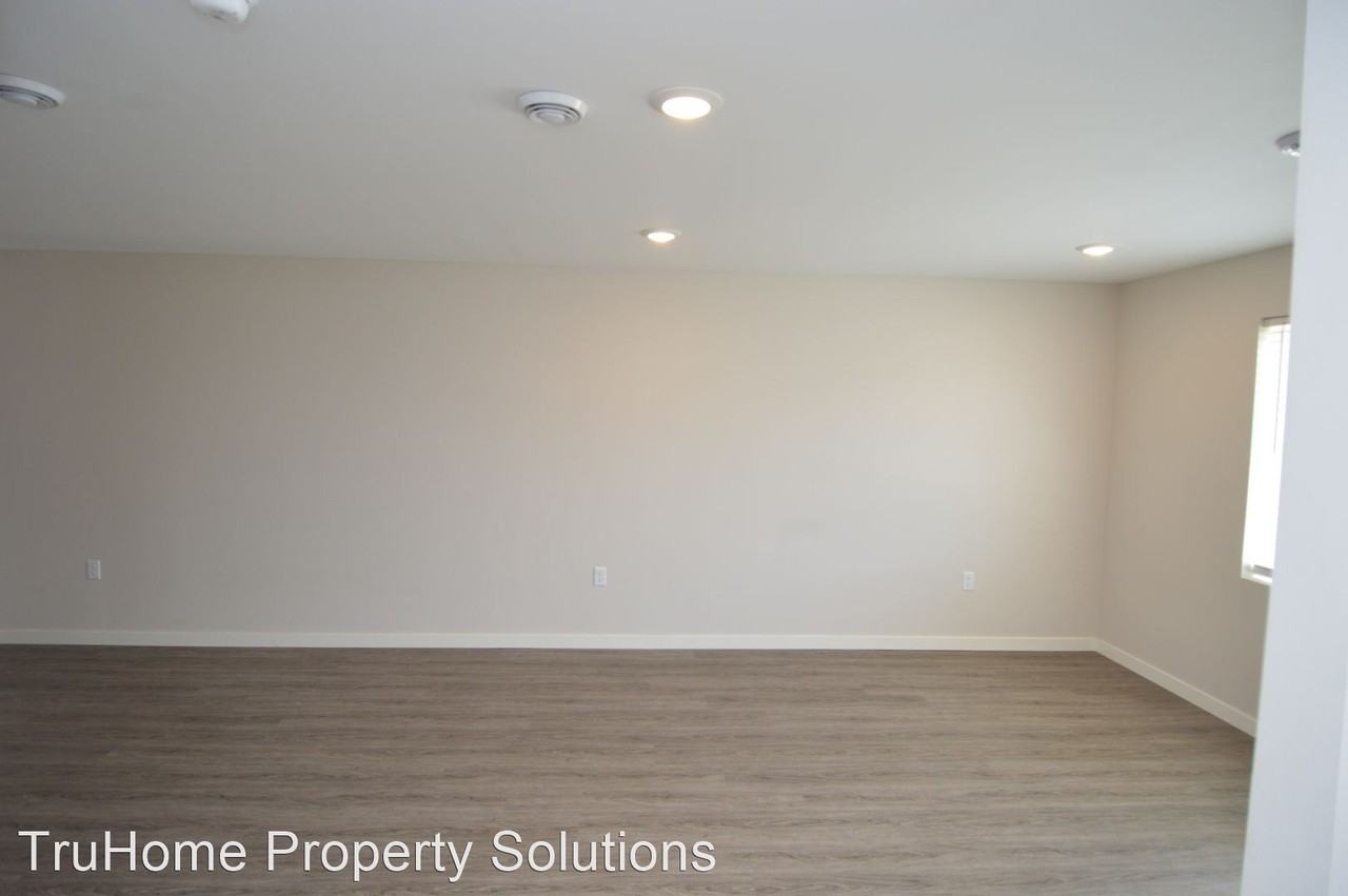 1079 Thames Ct - Photo 3 of 23