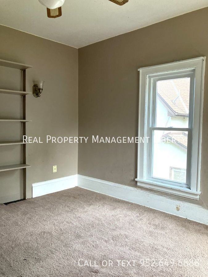 2309 2309 Buchanan St NE - 2309 Buchanan Unit #2 - Photo 7 of 12