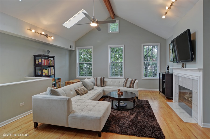 817 N Hermitage Ave #3 - Photo 3 of 14
