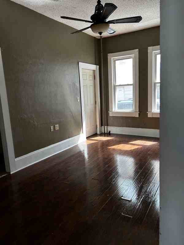 554 N Main St - Photo 3 of 15