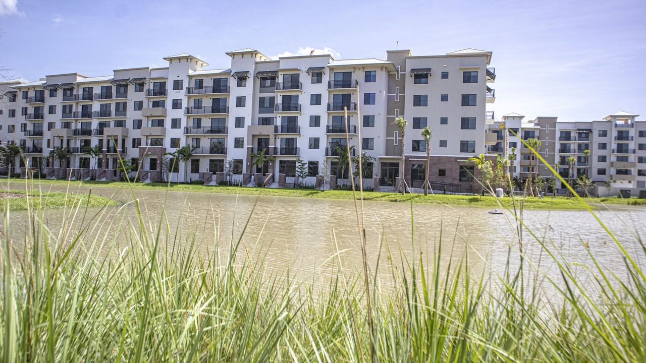 Shalimar at Plantation - Photo 4 of 17