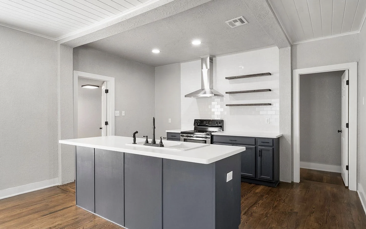 1217 N Main St #1 - Photo 7 of 13