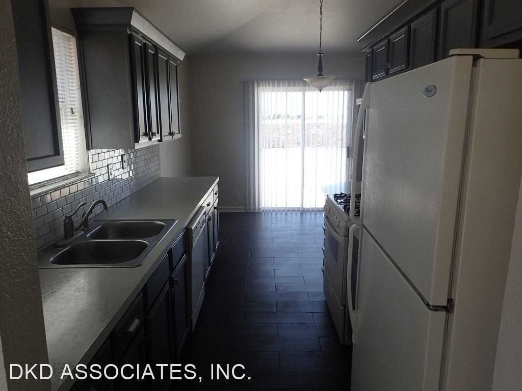 11802 Kings Arms Ct - Photo 3 of 16