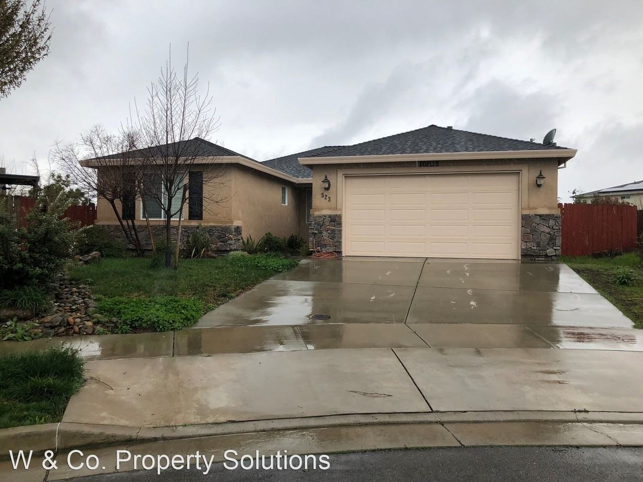 523 Grants Pass - Photo 2 of 12