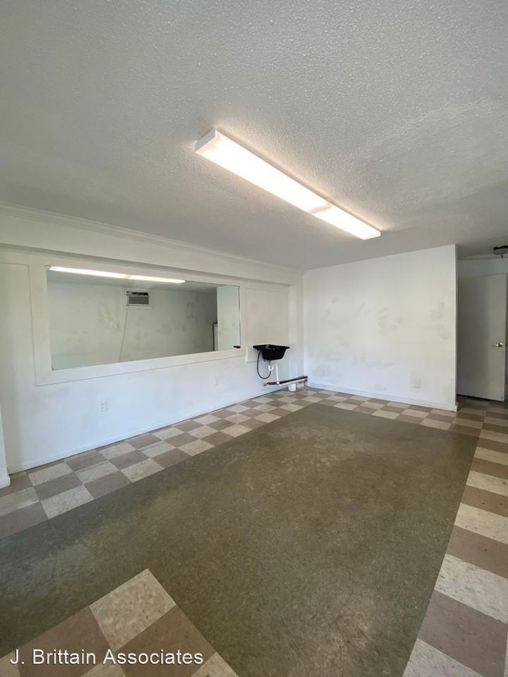 1330 Barry Street - Photo 3 of 4