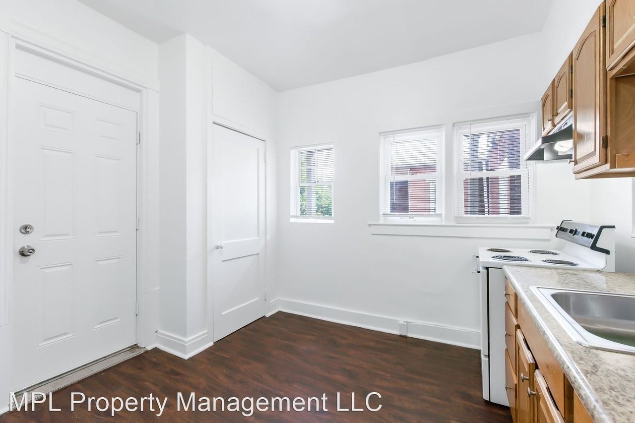 1021 Lehman St - Photo 3 of 17