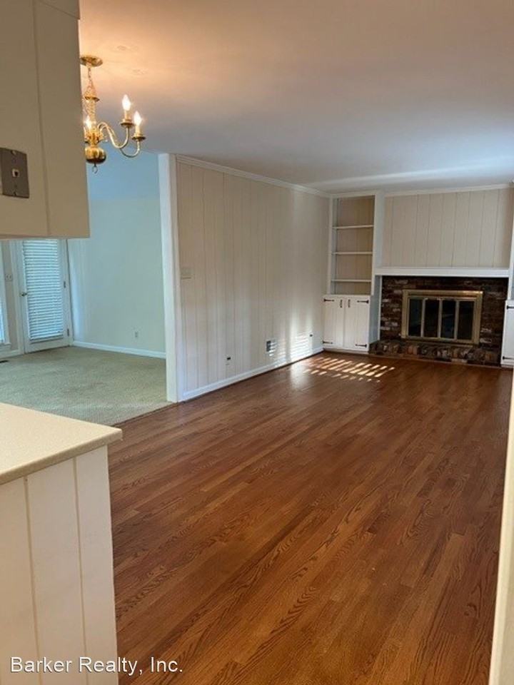 804 Burke St - Photo 3 of 10