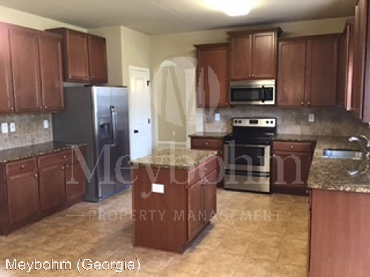 6017 Reynolds Cir - Photo 3 of 25