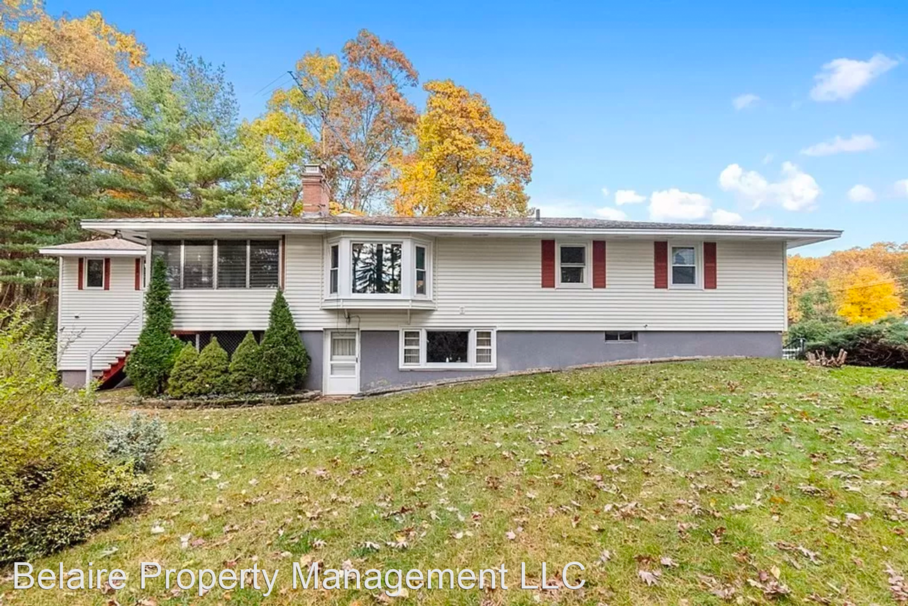 52 Surrey Ln - Photo 3 of 41