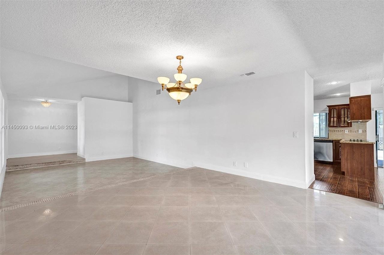 9978 Nw 19th St - Photo 3 of 8