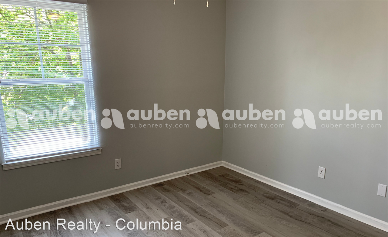 260 Wynn Way - Photo 3 of 12