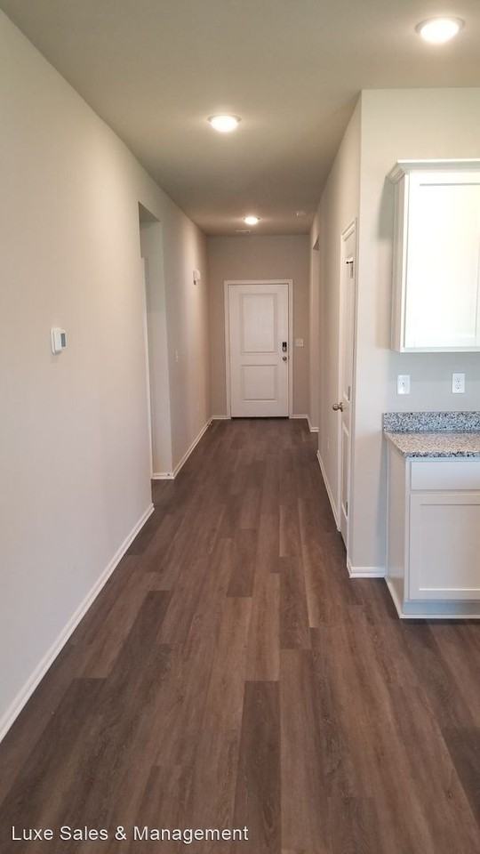 3206 Roman Cir - Photo 2 of 38